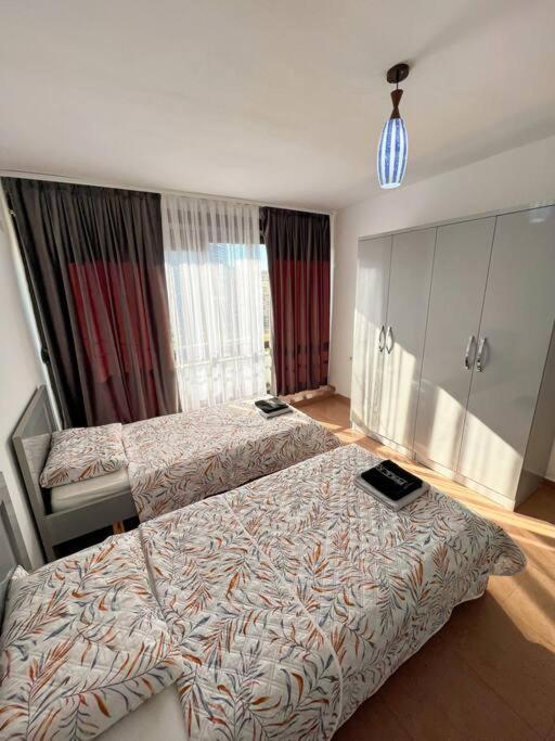 Scanderbeg Square 2Br Apt Tirana Exterior foto